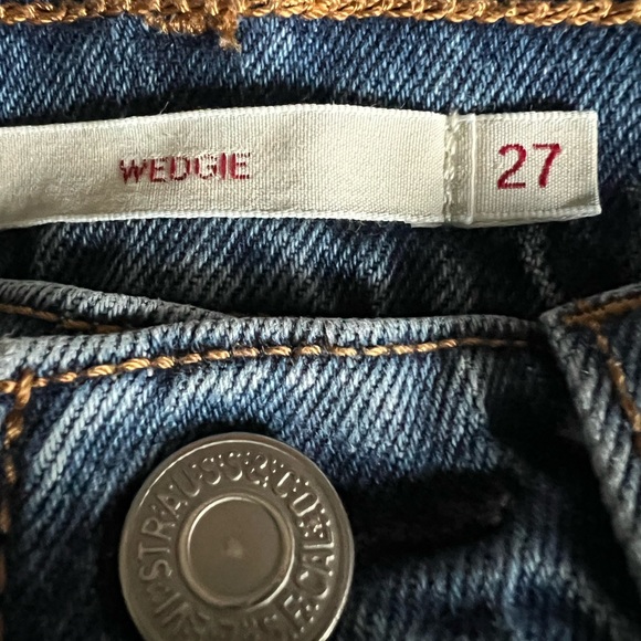 Levi’s Wedgie Straight Fit Jean - Size 27 - Medium Wash - Picture 3 of 10